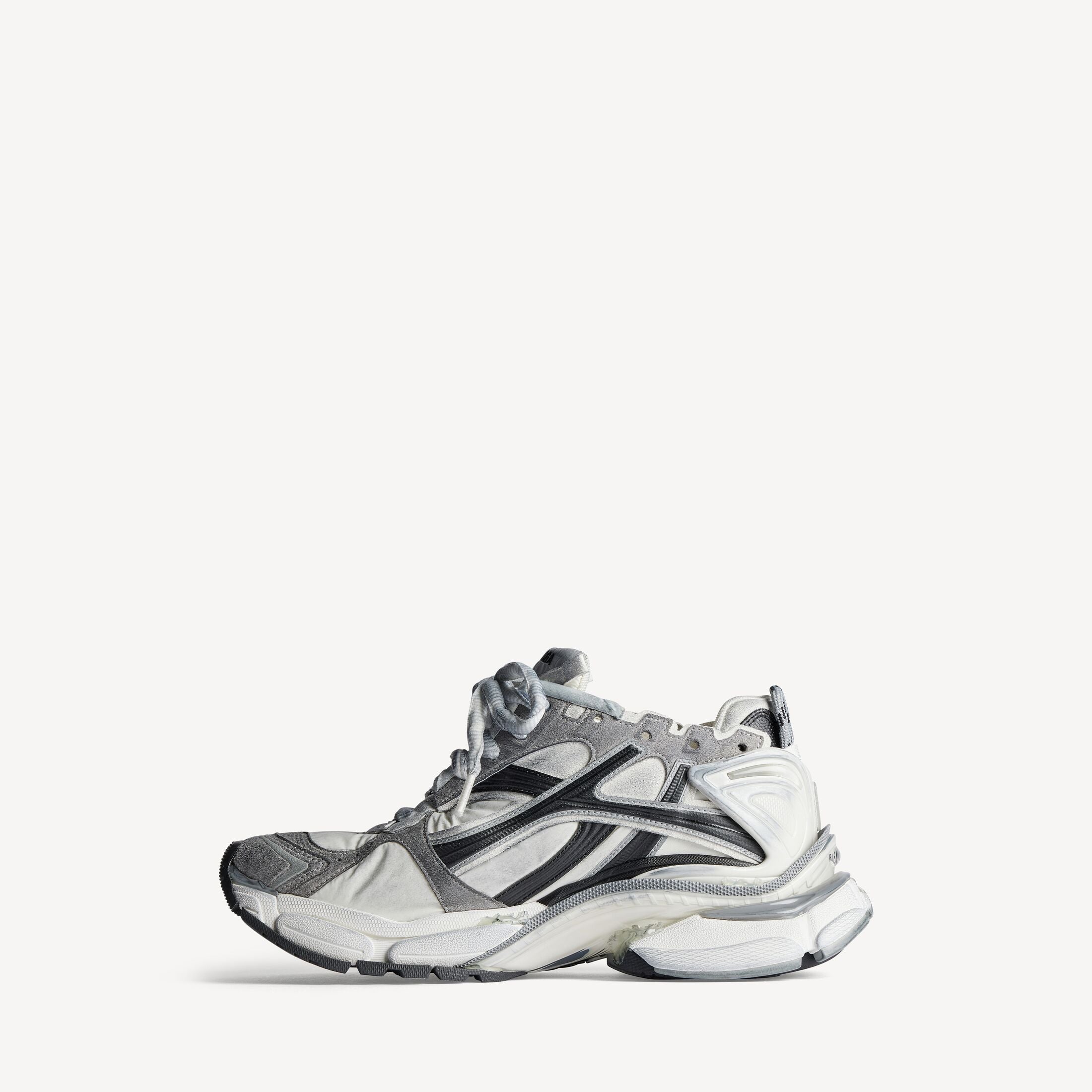 RUNNER SNEAKER IN GREY/WHITE/BLACK