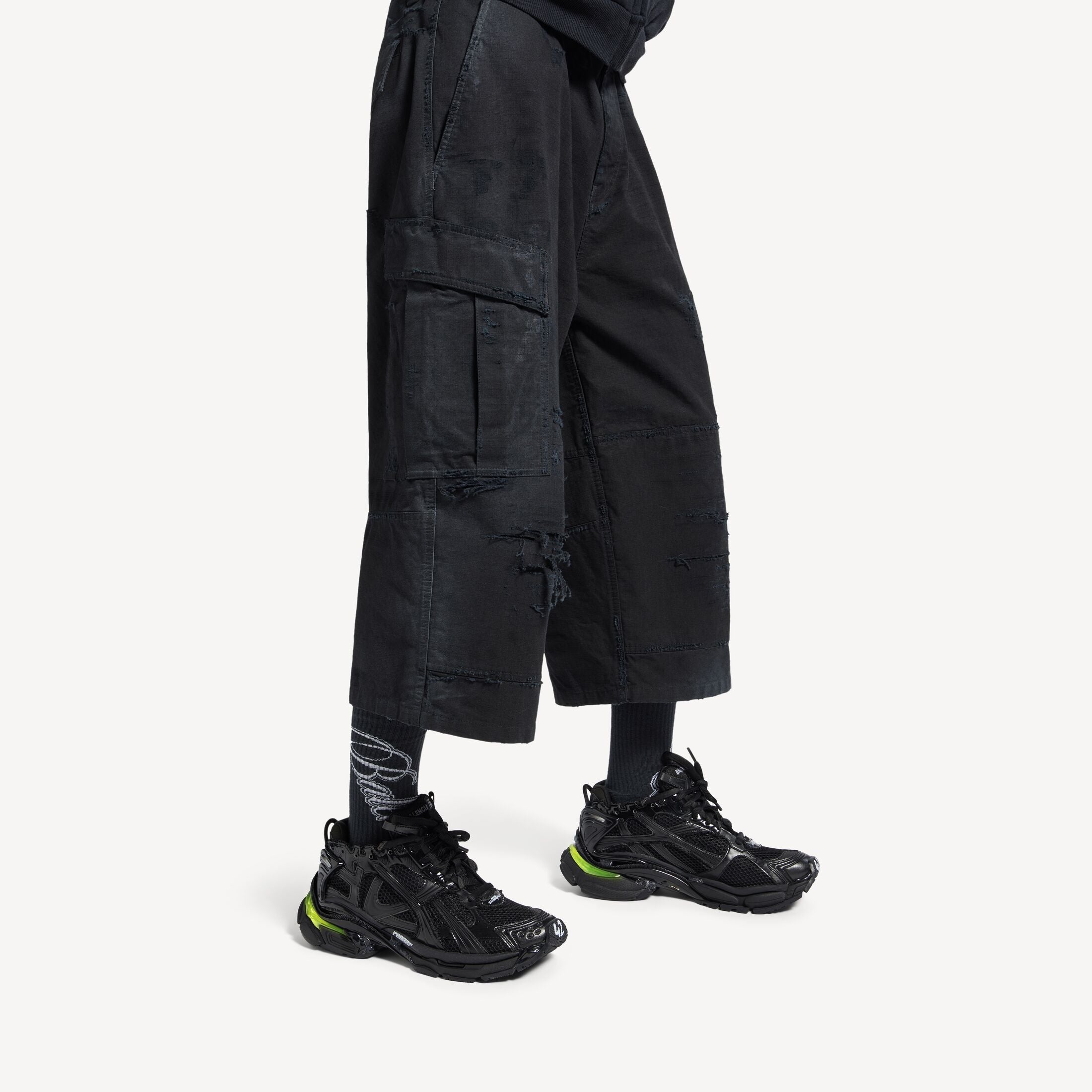 MEN'S RUNNER LED SNEAKER IN BLACK